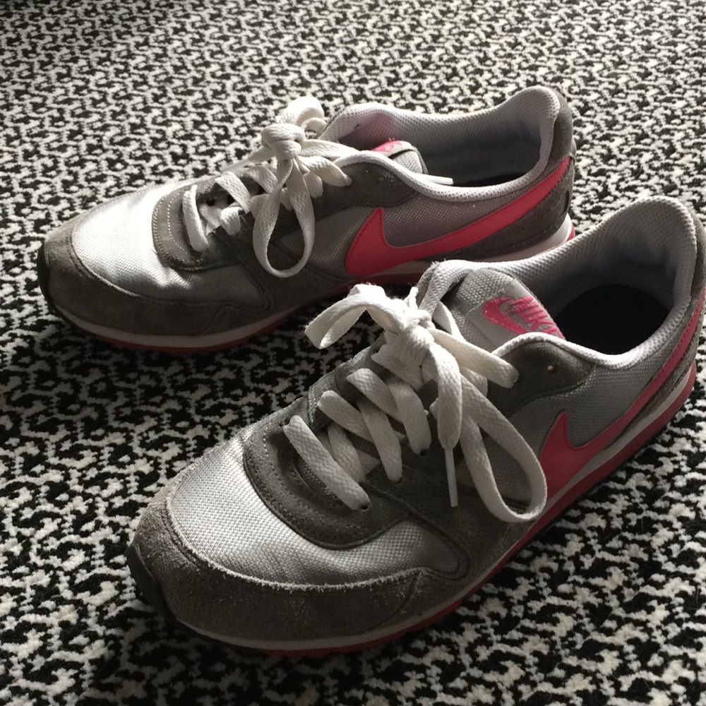 Nike Casual Shoes Wm Sz 7